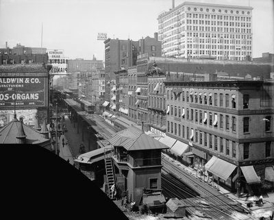 Elevated railroad, Wabash Avenue, Chicago, Illinois, ca 1900-10 (s/v foto) av Hans Behm