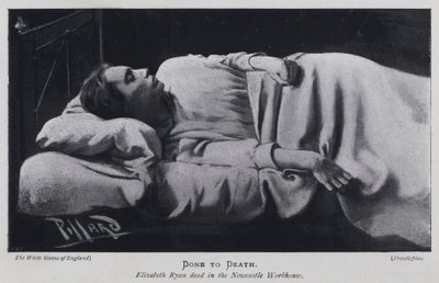 Done to Death, Elizabeth Ryan död i Newcastle Workhouse (s/v foto) av Harold Hume Piffard