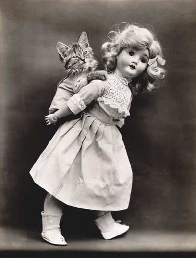 Serie med kattungar: Ride With a Doll, ca 1914 (silvertryck) av Harry Whittier Frees
