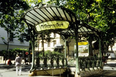 Tunnelbanestation Abbesses i Paris, Frankrike av Hector Guimard