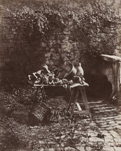Stilleben: kruka, kanna och grönsaker på ett bord av sågbockar, ca 1852 (foto) av Henri Victor Regnault