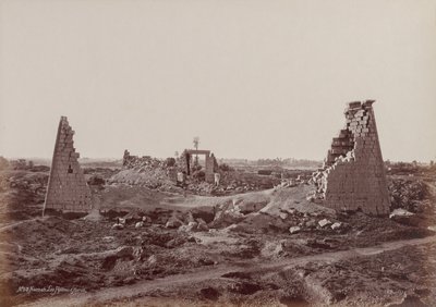 Karnak, Pylonerna från Horus av Henri Béchard