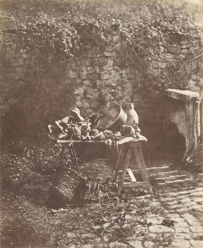 [Stilleben: Kittel, kanna och grönsaker på ett bockbord]. av Henri Victor Regnault