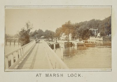 Vid Marsh Lock av Henry W. Taunt