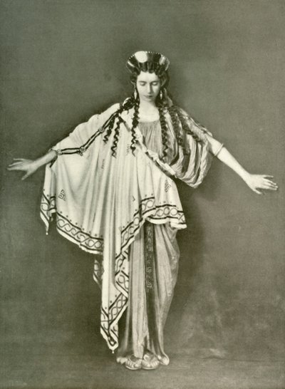 En atensk modekvinna f.Kr. 600-468, 1924. av Herbert Norris