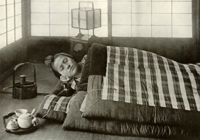 Sängtid i Japan, 1910. av Herbert Ponting