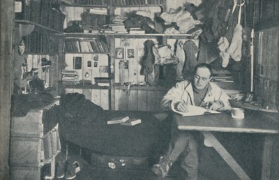 Kapten R. F. Scott, R.N., skriver i sin dagbok, c1911, 1936. av Herbert Ponting