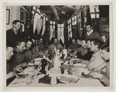 Kapten Scotts sista födelsedagsmiddag, under Terra Nova-expeditionen (1910-13) till Sydpolen (bromidtryck) av Herbert Ponting