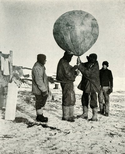 Dr. Simpson skickar upp en ballong, 1911, 1913 av Herbert Ponting