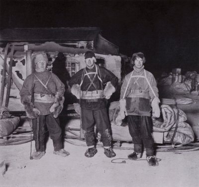 Dr Wilson, löjtnant Bowers och Cherry-Garrard på väg till Cape Crozier (s/v foto) av Herbert Ponting