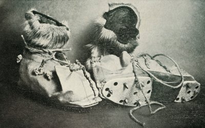 Finnesko med stegjärn, c19101913, 1913 av Herbert Ponting