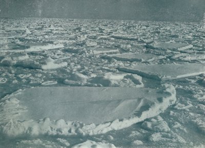 Tungt pack där skeppet hölls uppe, 1912, 1913 av Herbert Ponting