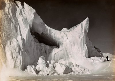 Isslott i slutet av vintern filmat under den engelska expeditionen till Antarktis av Herbert Ponting