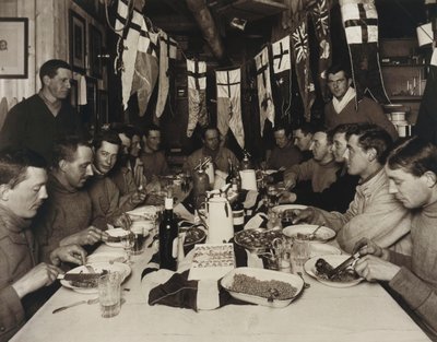 Midvinterdagsmiddag, 22 juni av Herbert Ponting