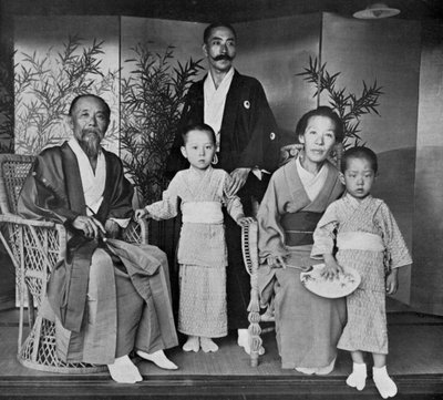 Prins och prinsessa Ito av Japan och deras familj, 1909. av Herbert Ponting
