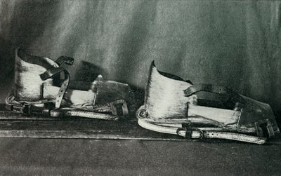 Skidskor för användning med Finnesko, c19101913, 1913 av Herbert Ponting