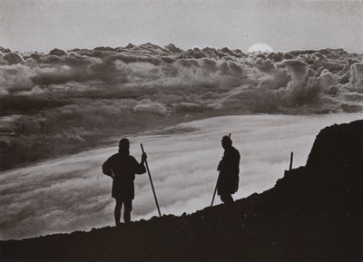 Solnedgång från toppmötet i Fuji (s/v foto) av Herbert Ponting