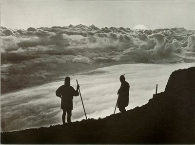 Solnedgång från toppmötet i Fuji, 1910. av Herbert Ponting