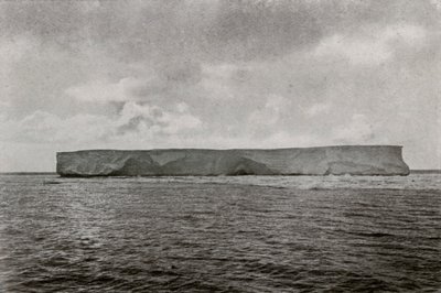 Den första isberget, c1910, 1913 av Herbert Ponting