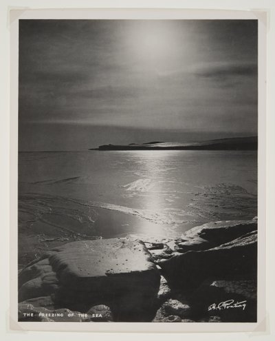 The Freezing of the Sea (bromidtryck) av Herbert Ponting
