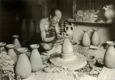 The Potter at his Wheel, 1910. av Herbert Ponting