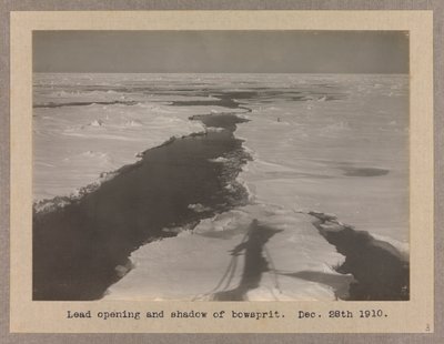 Terra Nova (1884) klarade sig i packisen av Herbert Ponting