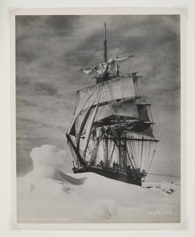 The Terra Nova Icebound (bromidtryck) av Herbert Ponting