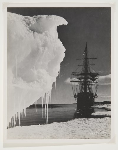 Terra Nova vid isfoten (bromidtryck) av Herbert Ponting