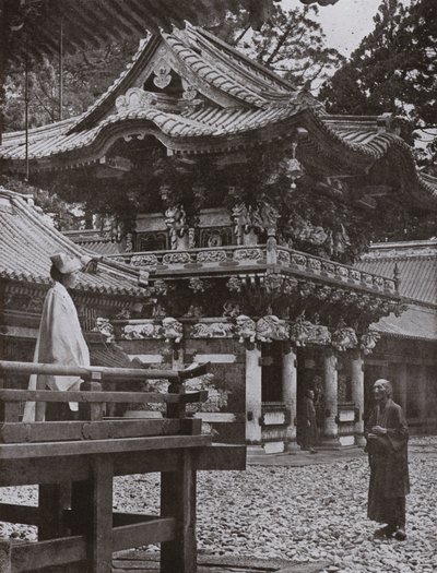 The Yomei Gate at Nikko (b/w photo) av Herbert Ponting