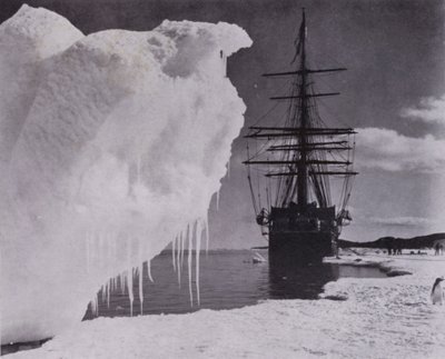 "Landningen vid isfoten nära Cape Evans" (s/v foto) av Herbert Ponting