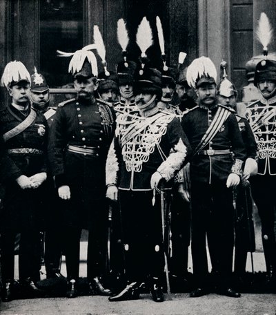 Den blivande kungen Edward VII och officerare i Queen