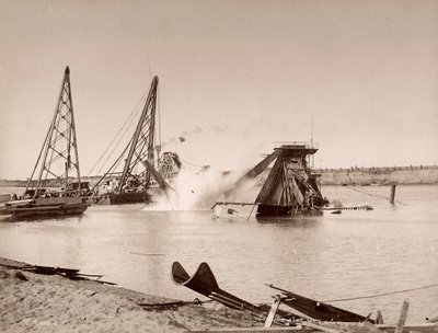 Sprängning av ett mudderverk placerat i en kanal. av Hippolyte Arnoux