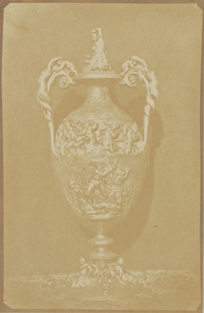 [Utsmyckad vas med handtag] av Hippolyte Bayard