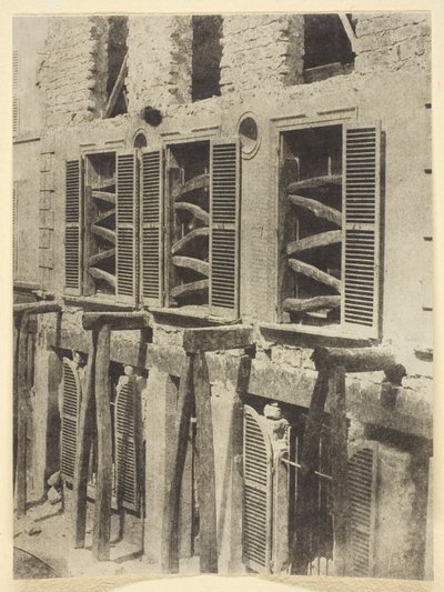 Gammalt hus i restaurering av Hippolyte Bayard