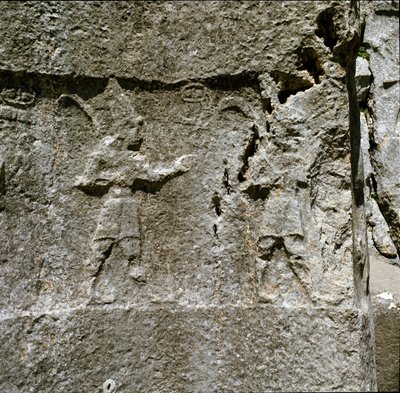 Lågrelief med två karaktärer. Omkring 1250-1220 f.Kr. av Hittite