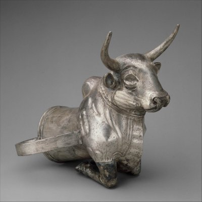 Fartyg som slutar i framdelen av en tjur, ca 1300 f.Kr. (silver) av Hittite