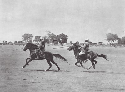 Afrika: Aulad Hamid Araber i kedjerustningar (svartvitt foto) av Hugo Adolf Bernatzik