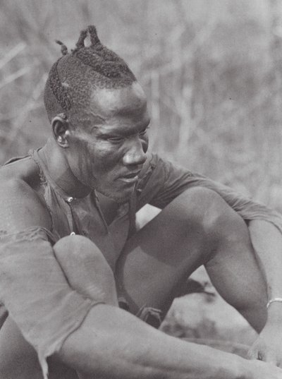 Afrika: Östra Djur (svartvitt foto) av Hugo Adolf Bernatzik
