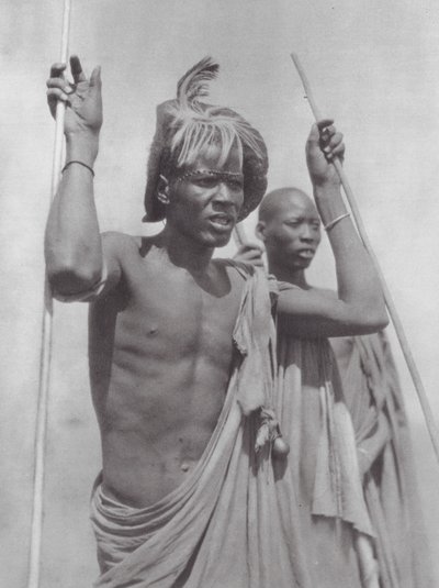 Afrika: Shilluks (svartvitt foto) av Hugo Adolf Bernatzik