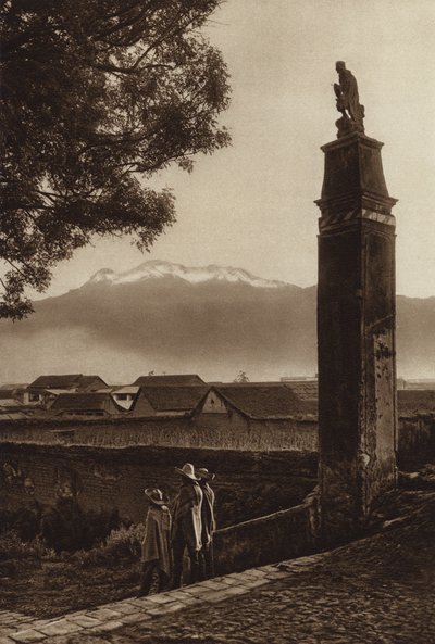 Mexiko: Amecameca med Iztaccihuatl (svartvitt foto) av Hugo Brehme