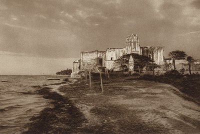 Mexiko: Campeche, Ruinen av klostret San Francisco (svartvitt foto) av Hugo Brehme