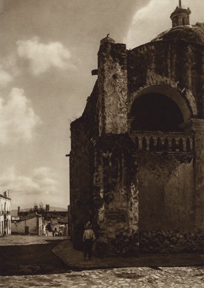 Mexiko: Cuernavaca, Del av katedralen (svartvitt foto) av Hugo Brehme