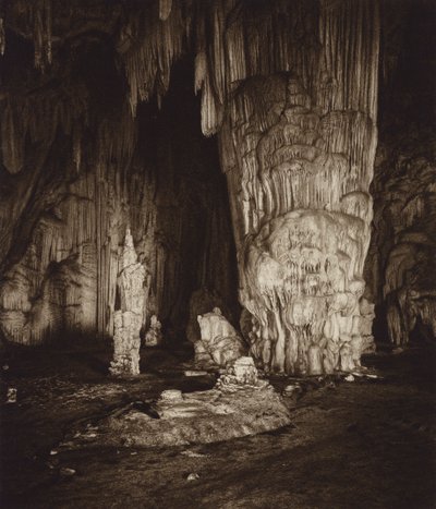 Mexiko: Stalaktitgrottorna i Cacahuamilpa, delstaten Guerrero (svartvitt foto) av Hugo Brehme