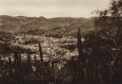 Mexiko: Guanajuato, Totalvy över byn (svartvitt foto) av Hugo Brehme