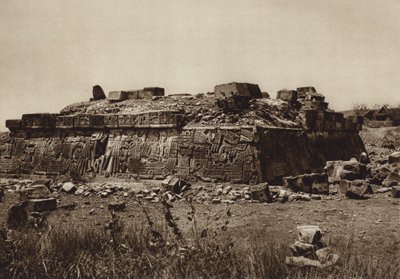 Mexiko: Pyramiden i Xochicalco, Före restaureringen (svartvitt foto) av Hugo Brehme