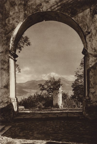 Mexiko: Popocatepetl, sett från Sacro Monte (svartvitt foto) av Hugo Brehme
