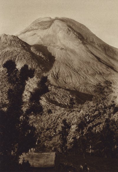 Mexiko: Vulkanen Colima före de senaste utbrotten (svartvitt foto) av Hugo Brehme
