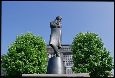 Monument till Heinrich Heine (1797-1856) 1926-33 (brons) av Hugo Lederer