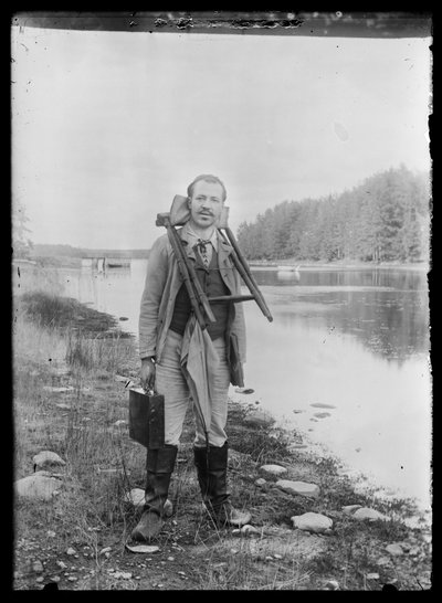Hugo Simberg och hans målarförråd i Niemenlauta av Hugo Simberg