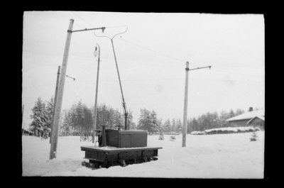 Elektriska loket Kymintehta vid Kuusankoski av Hugo Simberg